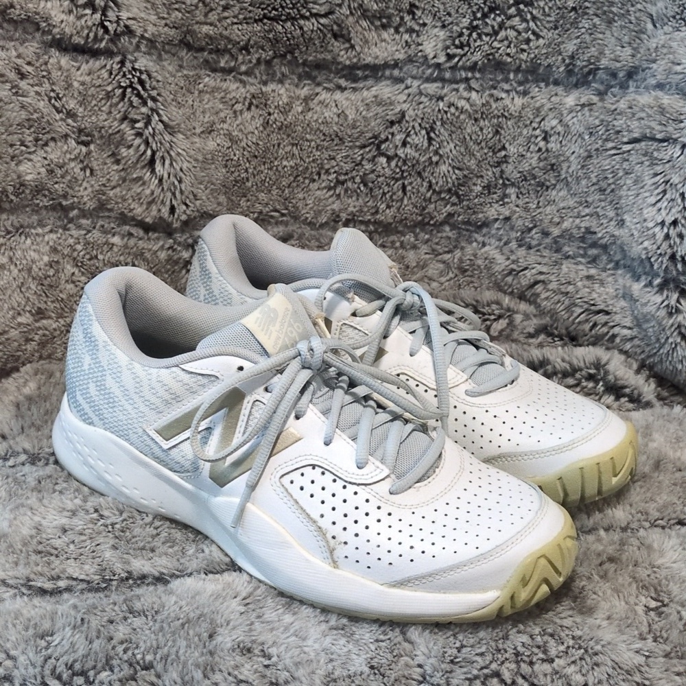 New Balance Women's 696 V3 Tennis Shoes​​​​